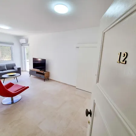Green Land * لارنكا